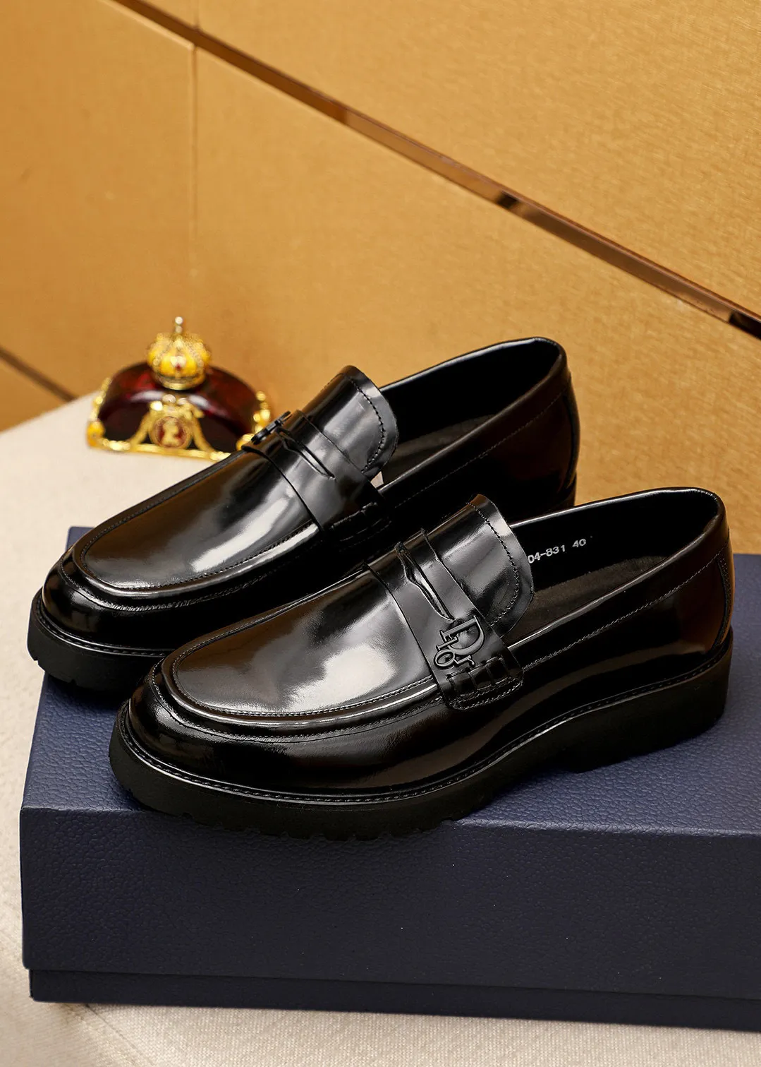 Men's shoes 💰460 💐 Product trademark: Dior "Dior" casual leather shoes Regular size: 39-44 (38.45🉑️customized) Product materials: Selected original open-edge beaded cowhide upper imported from Italy, imported water-dyed cowhide lining. Strong three-dimensional visual effect, foam outsole Color: 1⃣️color optional